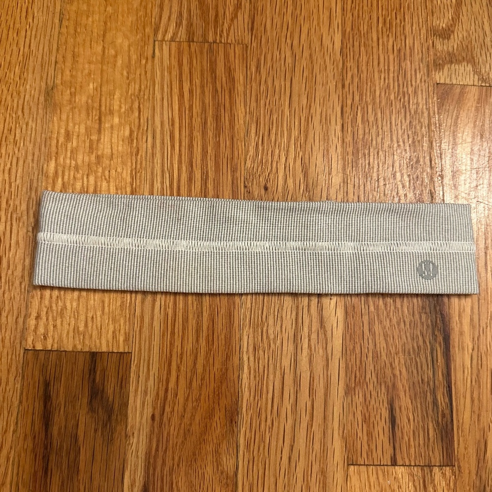 Lululemon Light Gray & White Athletic Headband Yoga Running Workout Hair Band